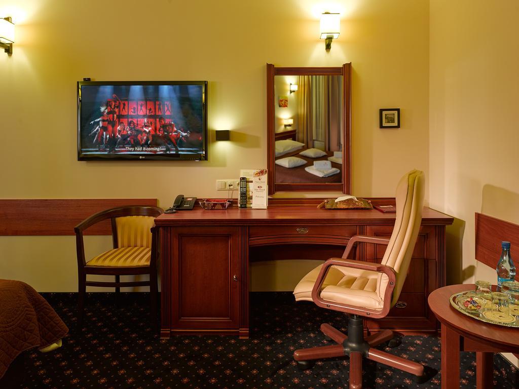 Aura - Hotel & Restaurant & Sauna Zielona Góra Chambre photo