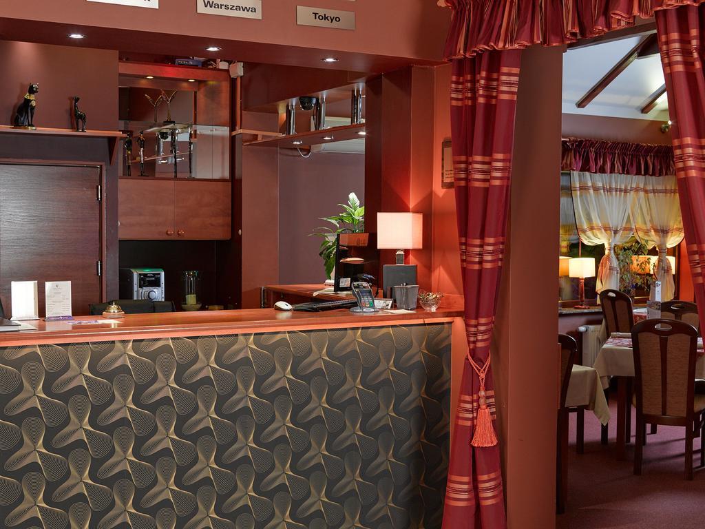 Aura - Hotel & Restaurant & Sauna Zielona Góra Extérieur photo