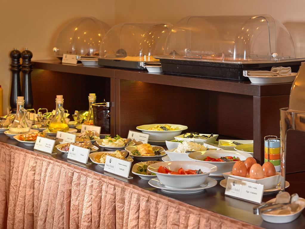 Aura - Hotel & Restaurant & Sauna Zielona Góra Extérieur photo