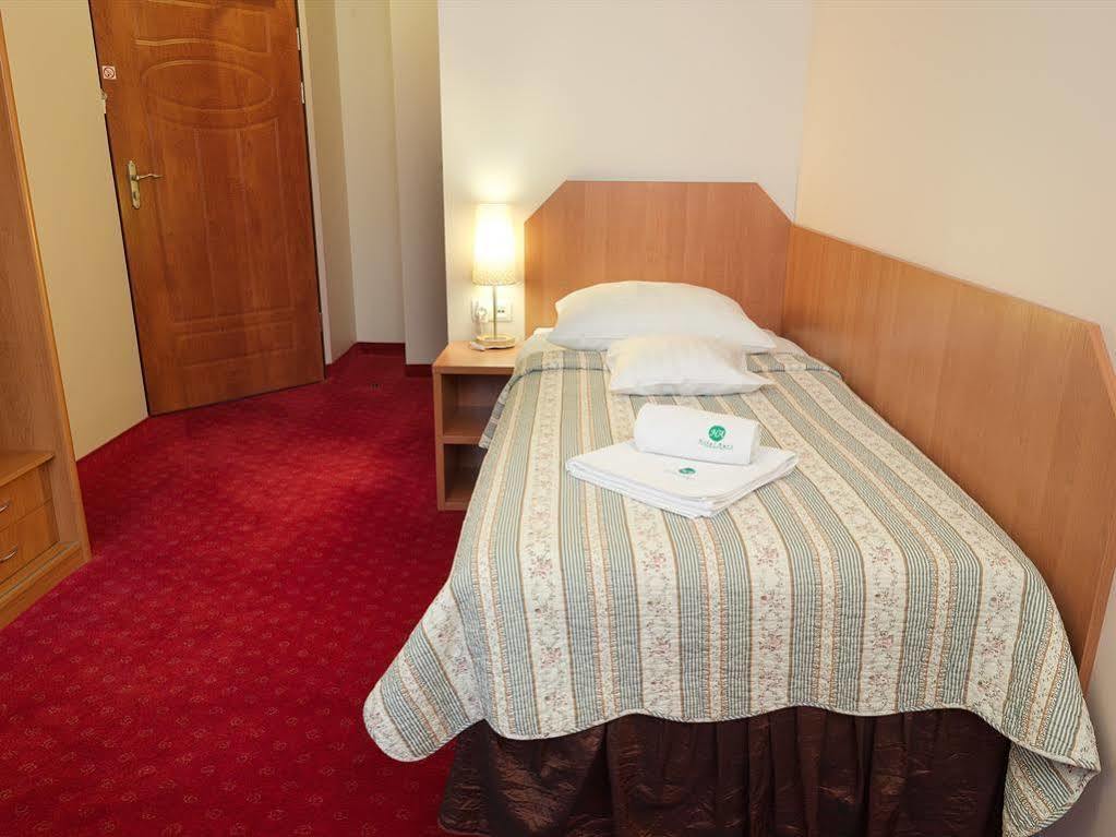 Aura - Hotel & Restaurant & Sauna Zielona Góra Extérieur photo