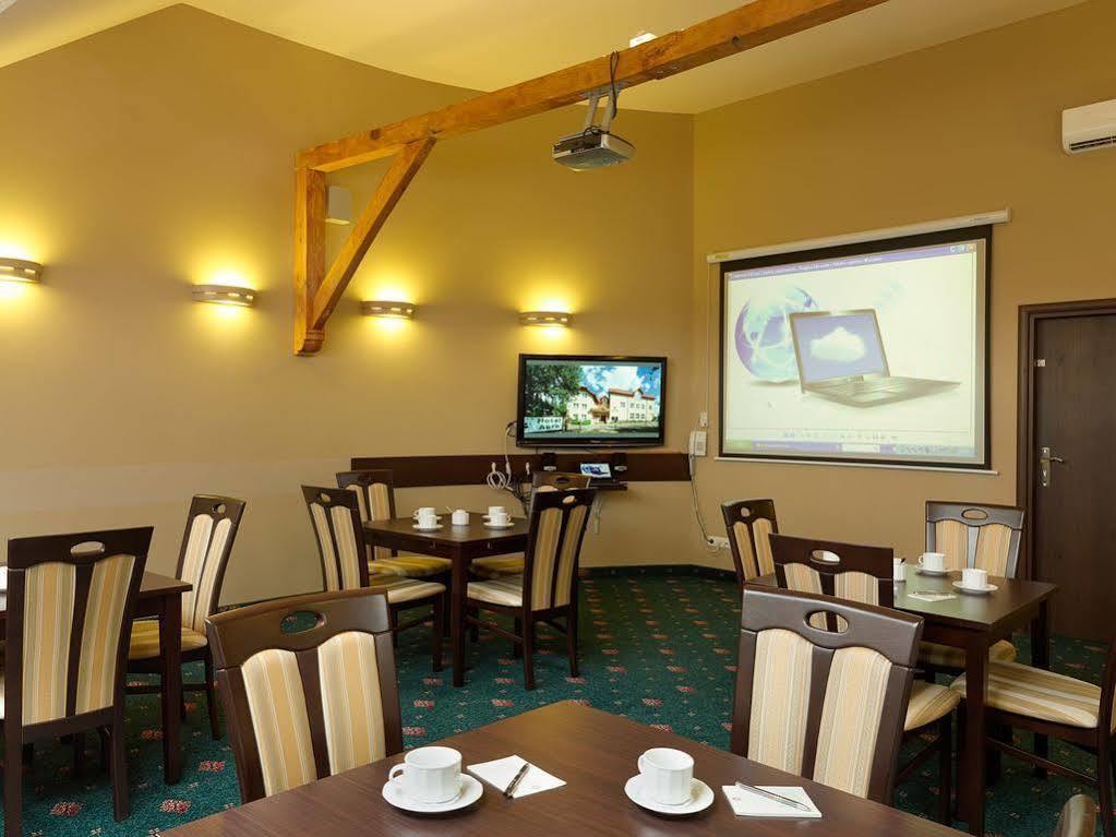 Aura - Hotel & Restaurant & Sauna Zielona Góra Extérieur photo