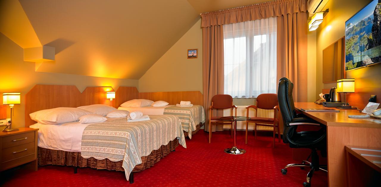 Aura - Hotel & Restaurant & Sauna Zielona Góra Extérieur photo