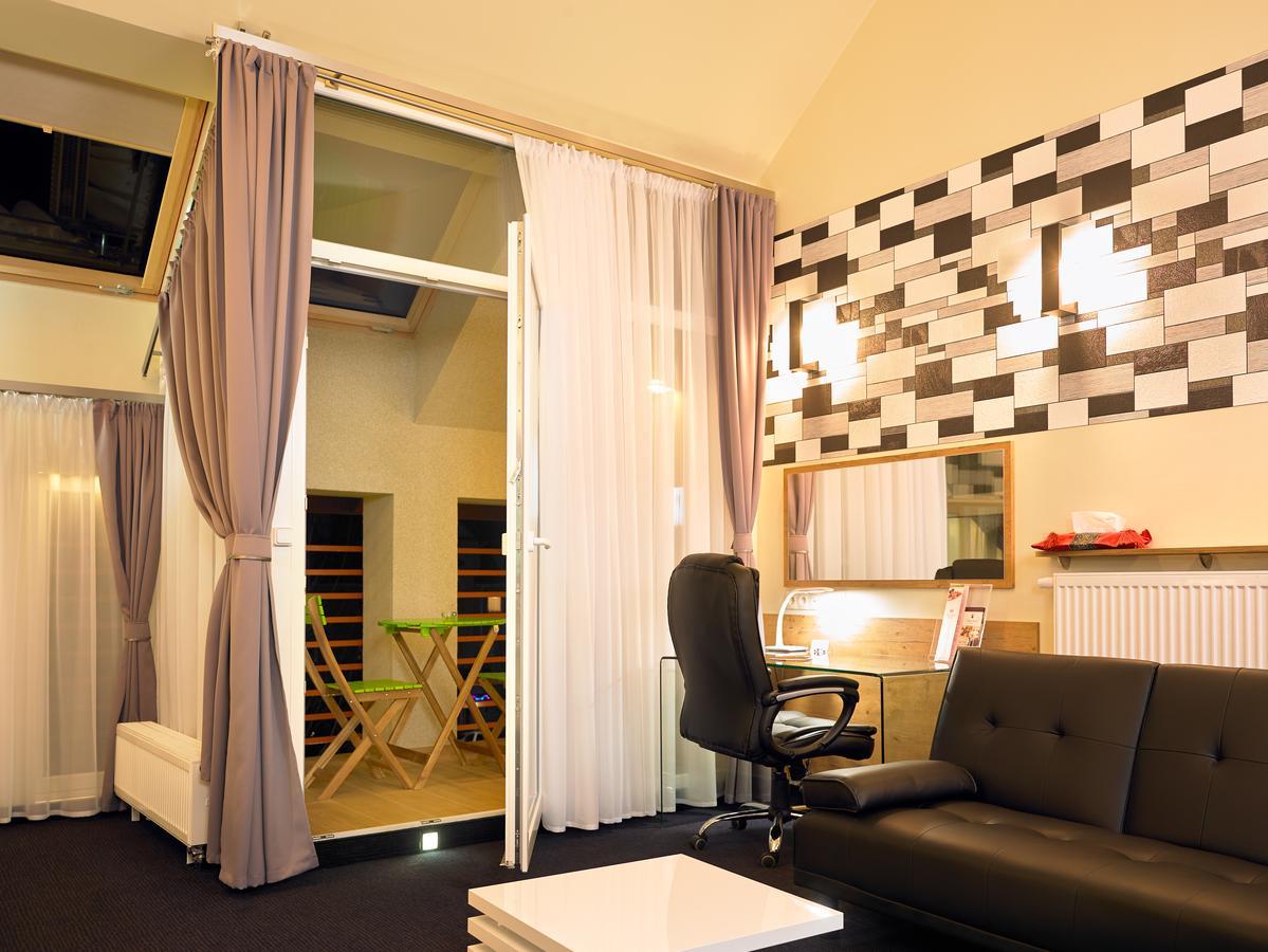 Aura - Hotel & Restaurant & Sauna Zielona Góra Extérieur photo