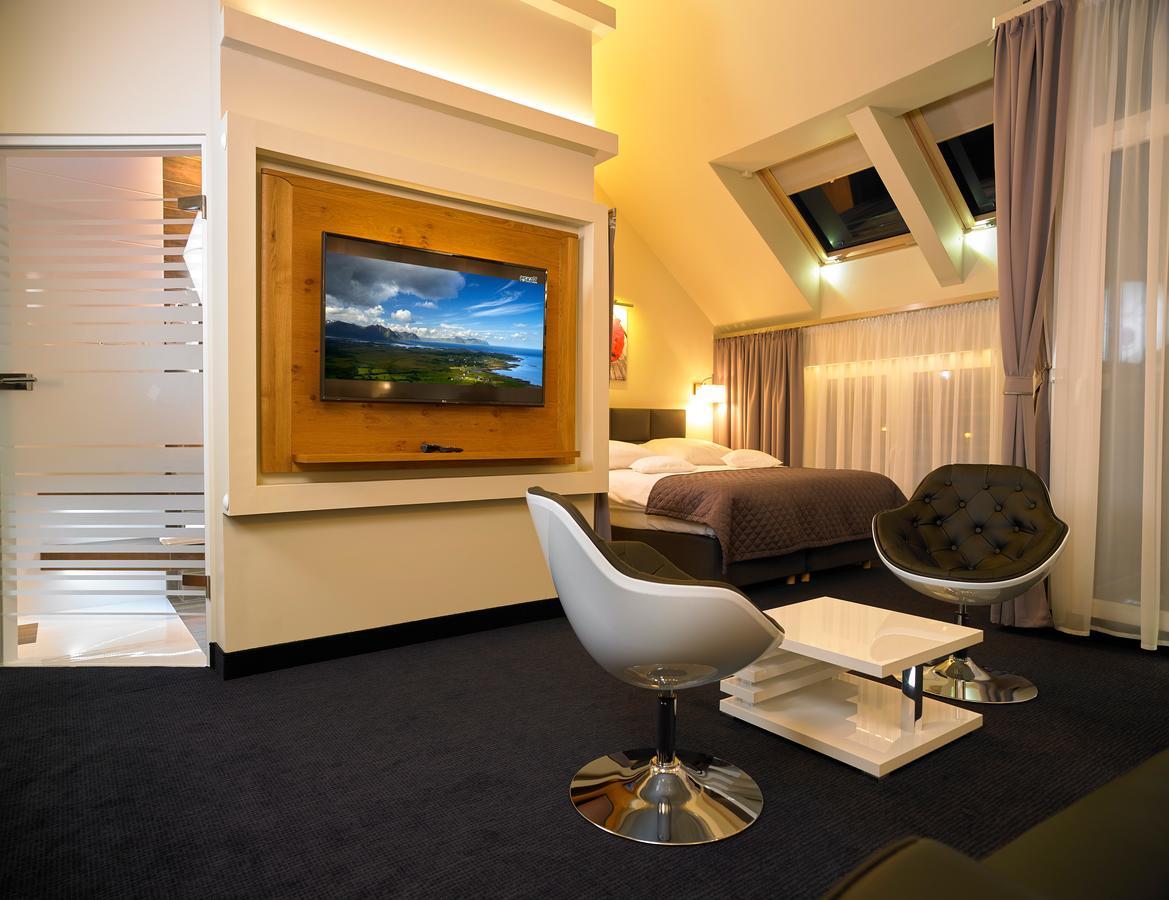 Aura - Hotel & Restaurant & Sauna Zielona Góra Extérieur photo