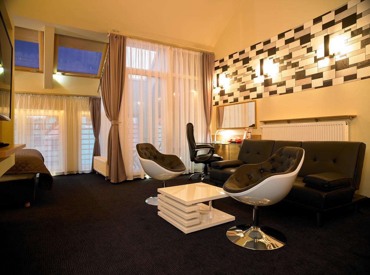 Aura - Hotel & Restaurant & Sauna Zielona Góra Extérieur photo