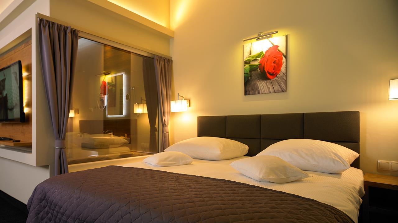 Aura - Hotel & Restaurant & Sauna Zielona Góra Extérieur photo