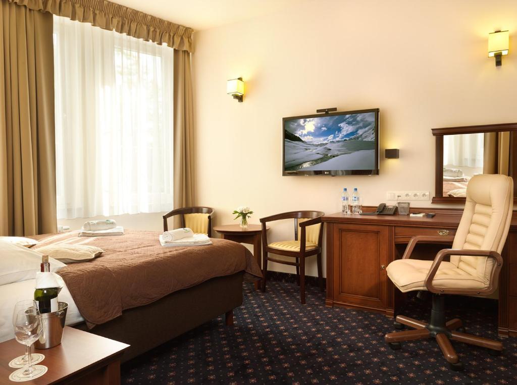 Aura - Hotel & Restaurant & Sauna Zielona Góra Chambre photo
